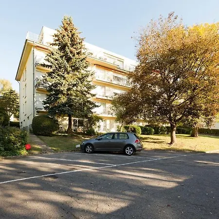 Canterbury Apartment *